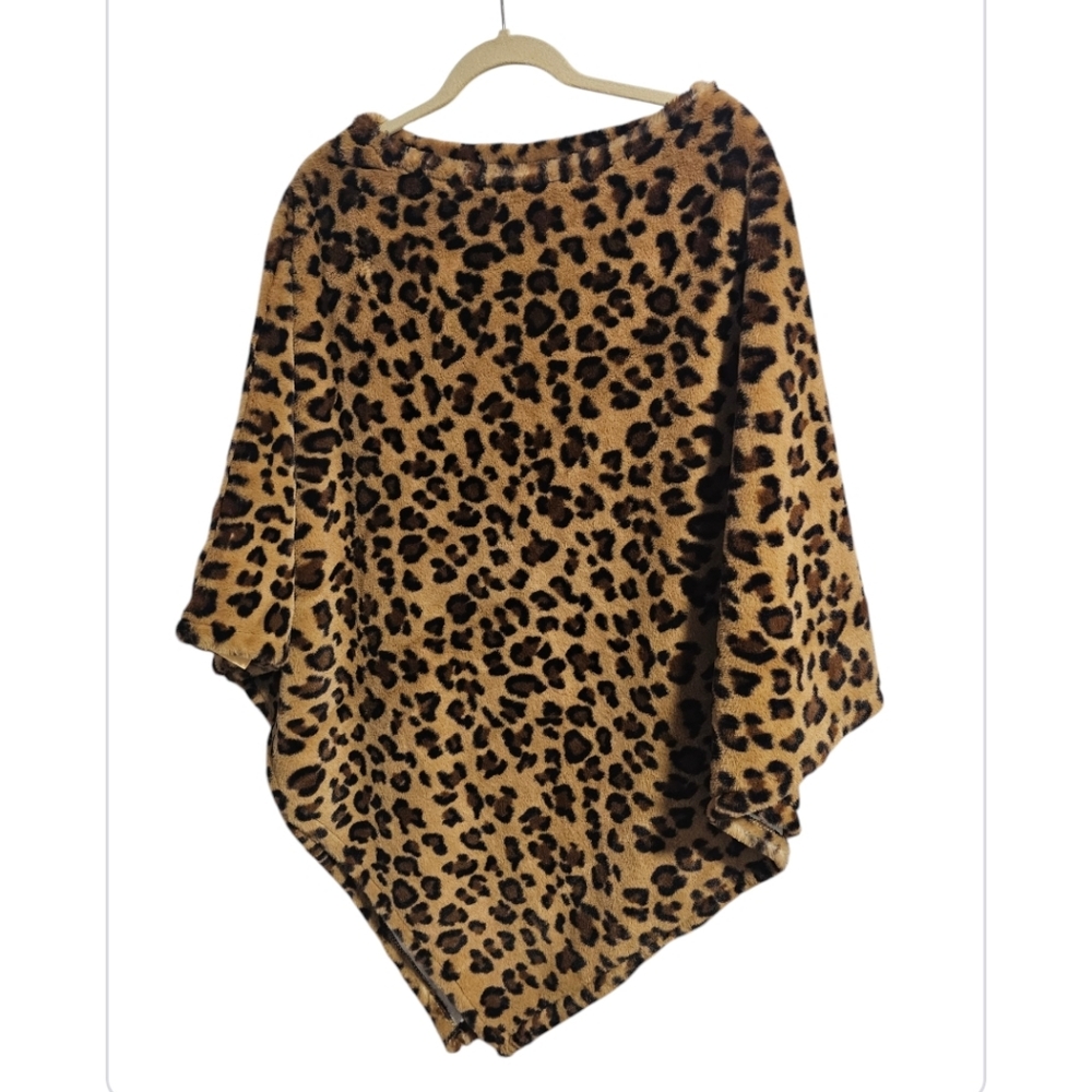 NWT Leopard Print Cape SO SOFT